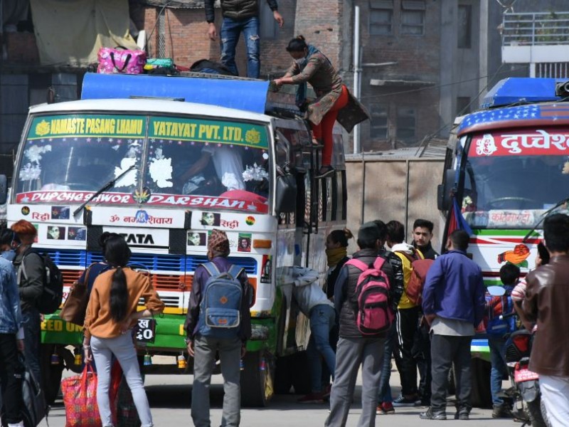 नौ लाखले उपत्यका छाडे 